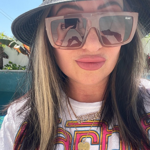 QUAY Get In Line Sunglasses Milky Carmel Shield Frame Brown Gradient Lens Unisex - Picture 13 of 15